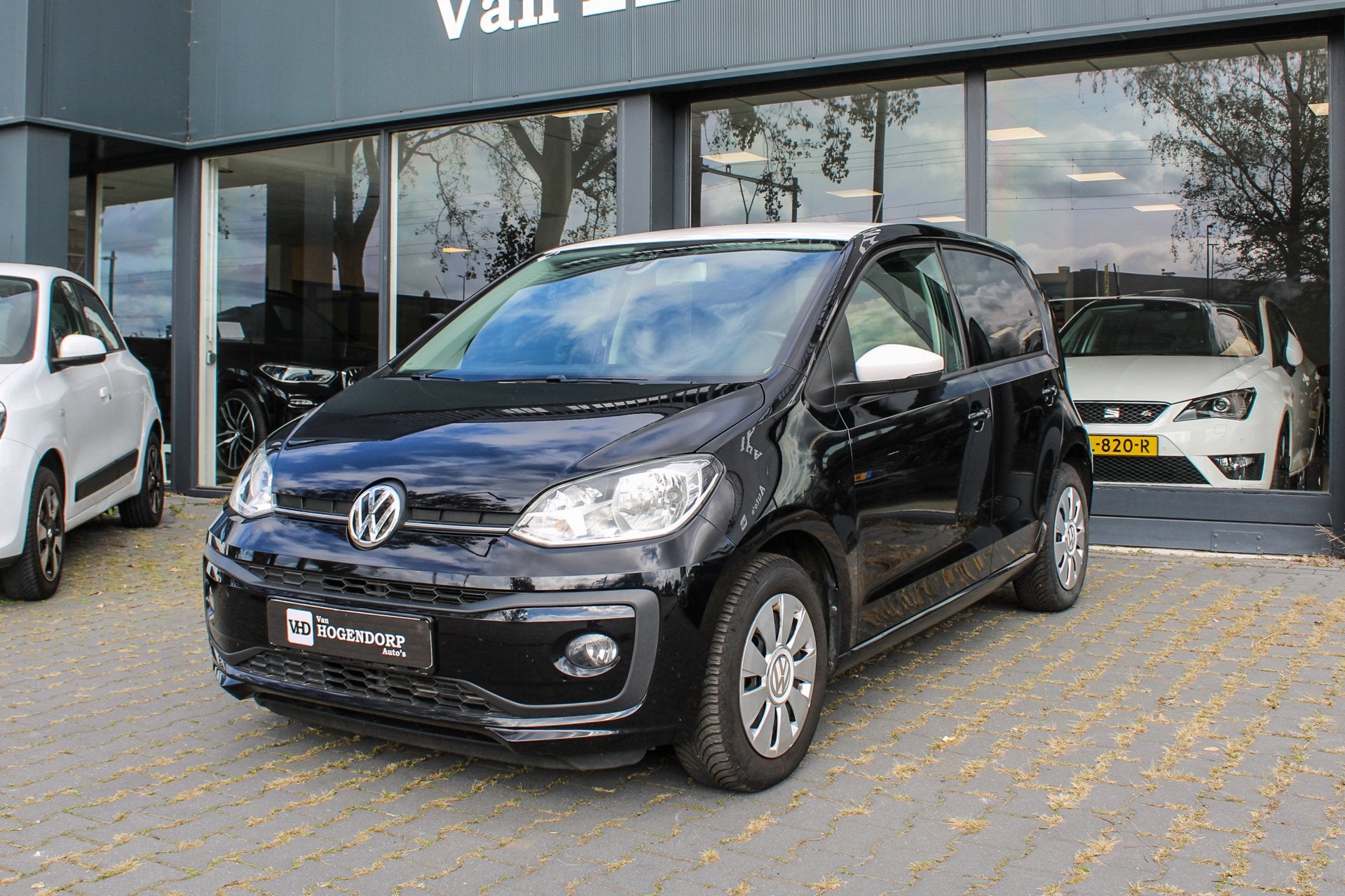 Volkswagen Up! 1.0 BMT high up! AIRCO STOELVERWARMING PDC, Auto's, Voorwielaandrijving, Stof, 4 stoelen, Zwart