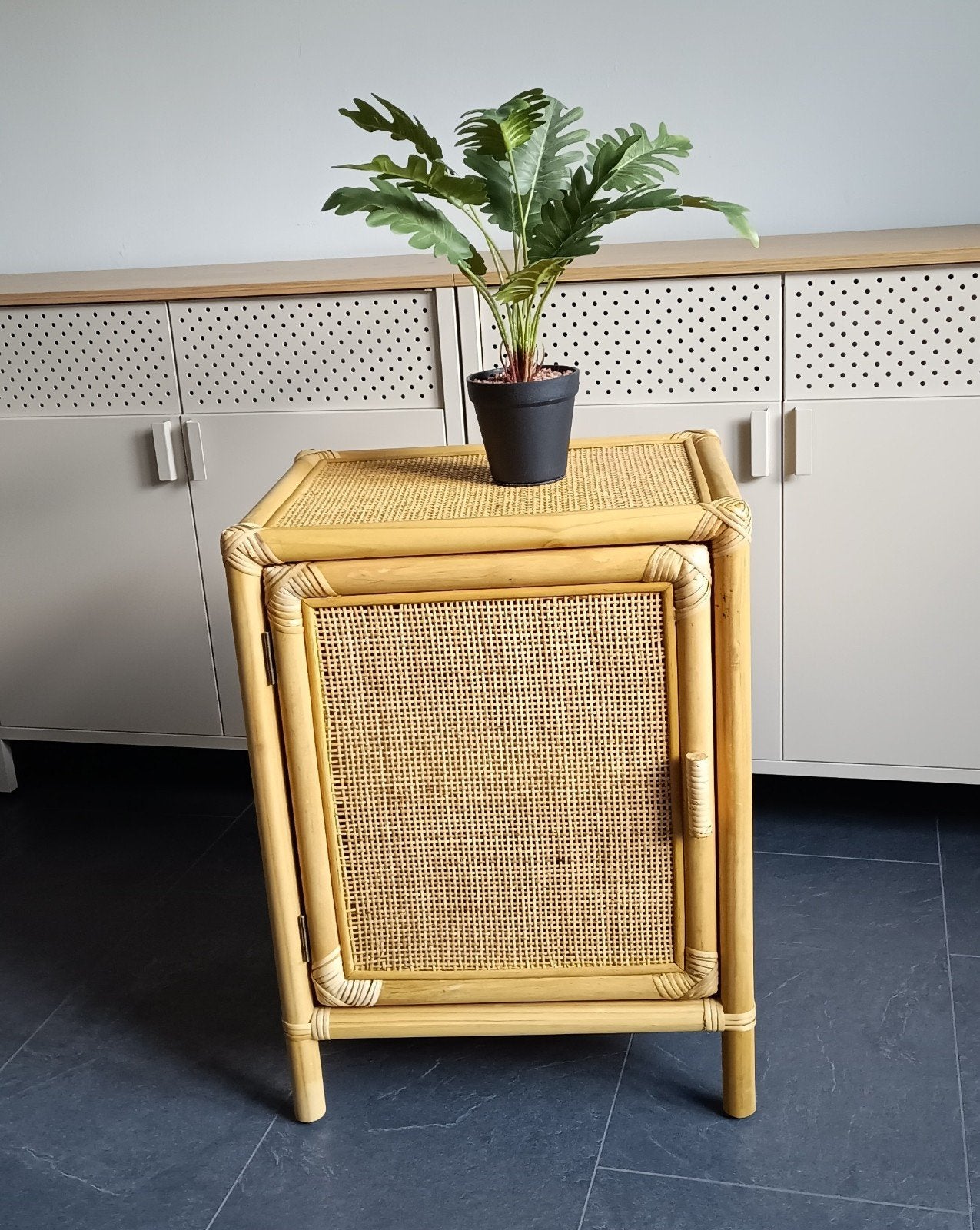 z.g.a.n. sfeervol rotan/bamboe nachtkastje, Ophalen, Overige materialen, 55 tot 70 cm, Zo goed als nieuw