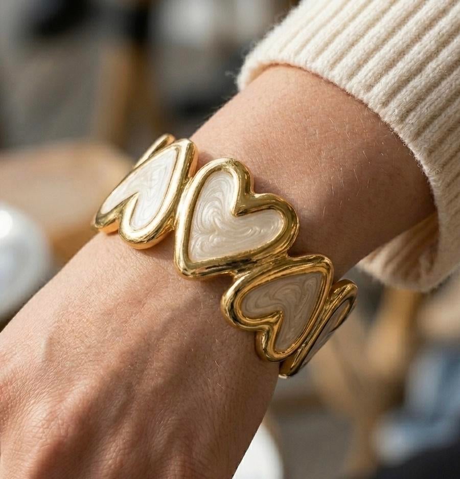 Gouden Armband met Witte Harten, Ophalen of Verzenden, Zo goed als nieuw, 17 tot 18, Dame