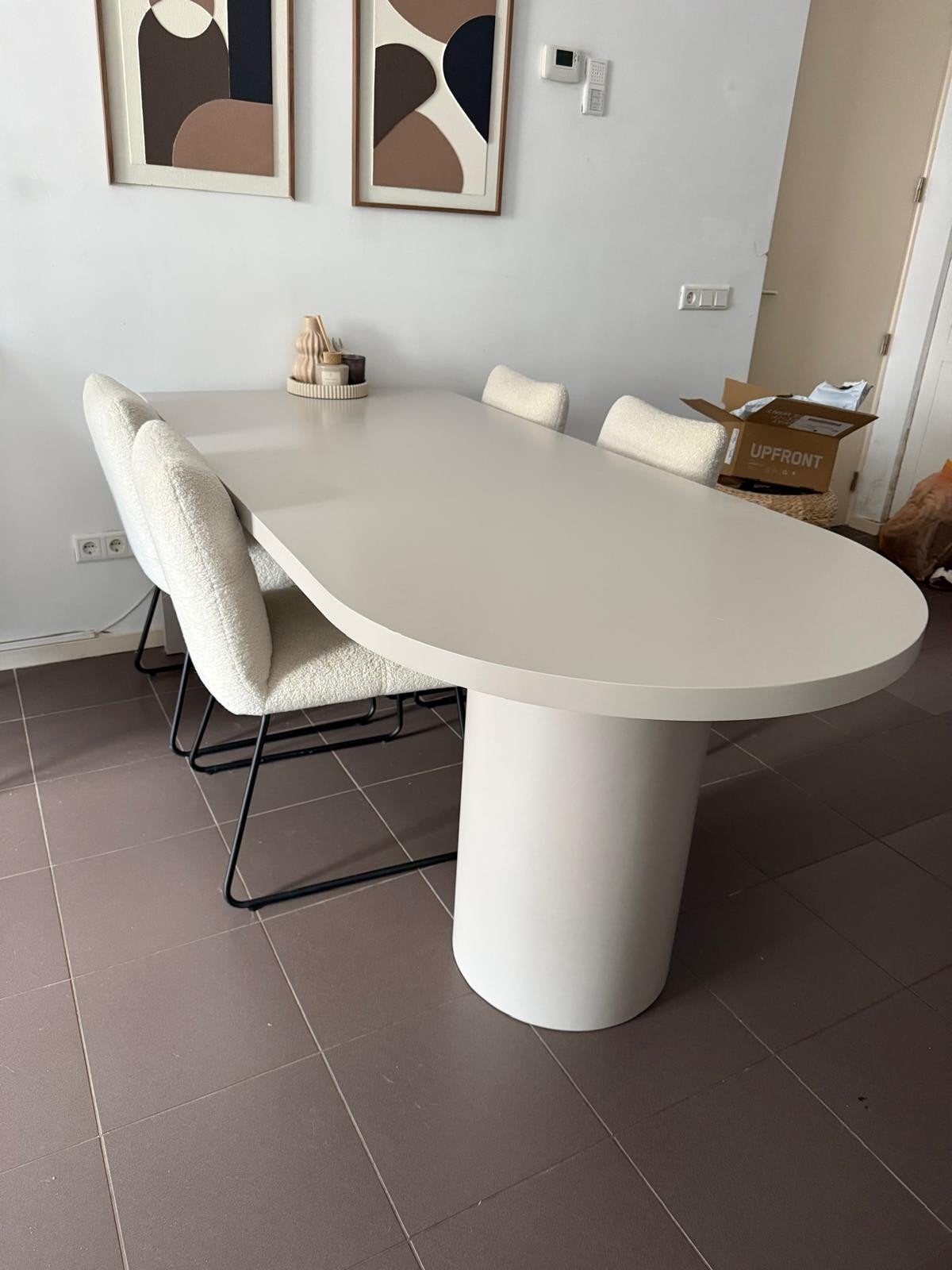 Eettafel met 4 stoelen - Beige/Taupe - Z.g.a.n., Ophalen, 200 cm of meer, 50 tot 100 cm, Zo goed als nieuw