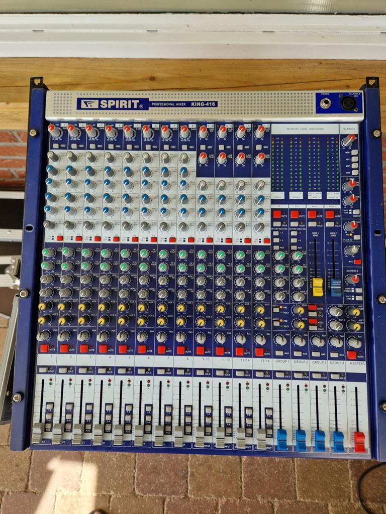 Spirit Professional Mixer KING-416 met flightcase, Ophalen of Verzenden, Gebruikt, 10 tot 20 kanalen, Microfooningang