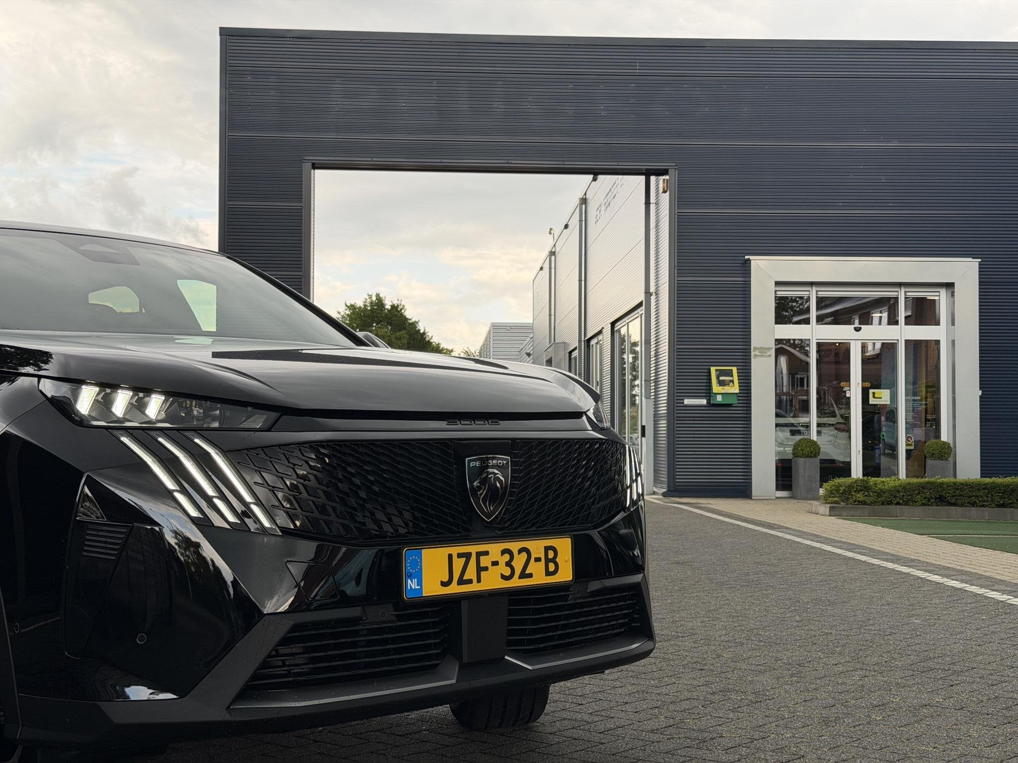 Peugeot 3008 GT 1.6 plug-in Hybrid 195PK e-DCS7 Automaat Nav, Auto's, 12 maanden, 4 cilinders, Leder en Stof, Zwart
