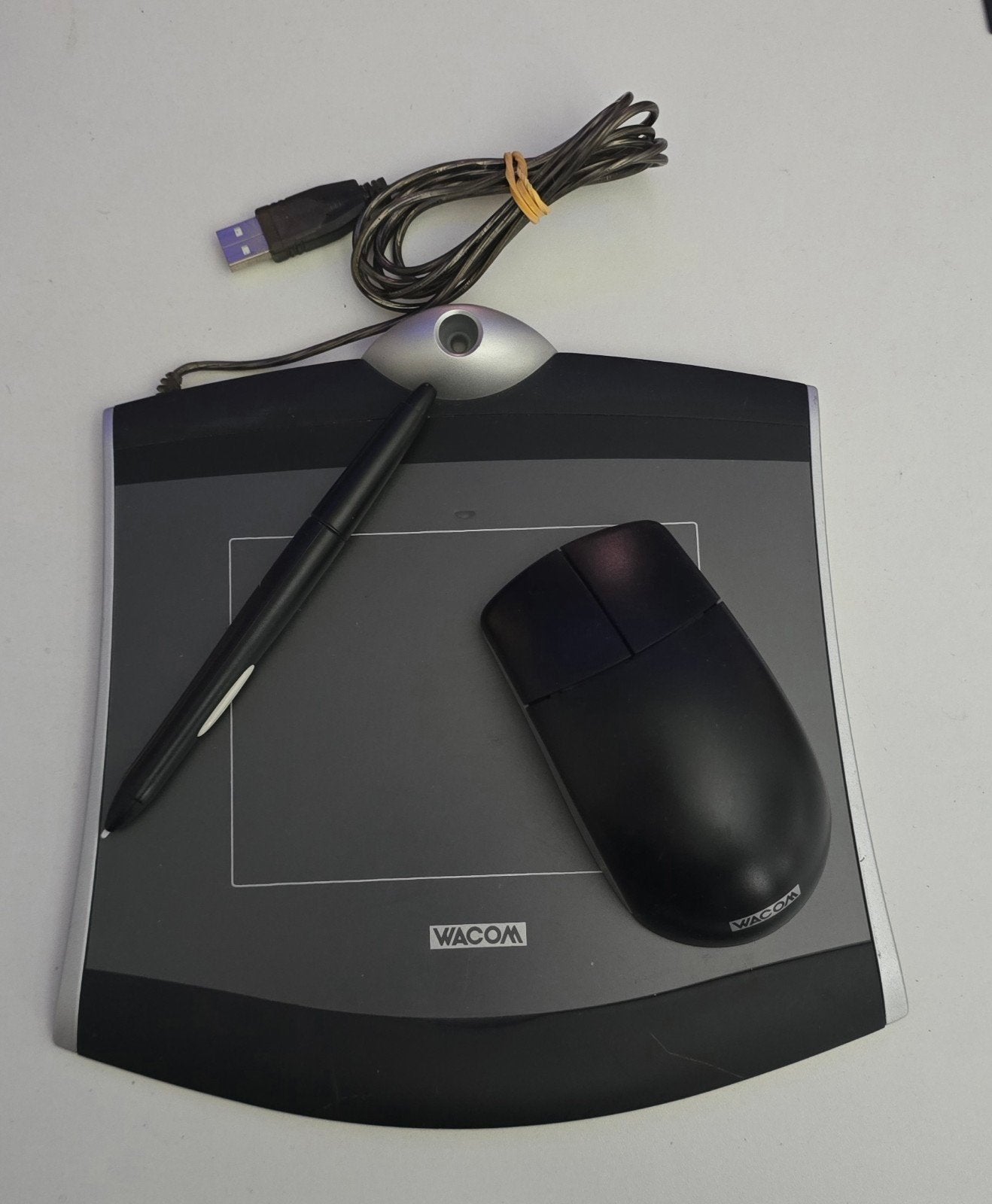 Wacom FT-0405-U tekentablet met draadloze pen en muis Win 11, Gebruikt, Multi-touch, Ophalen of Verzenden, Wacom
