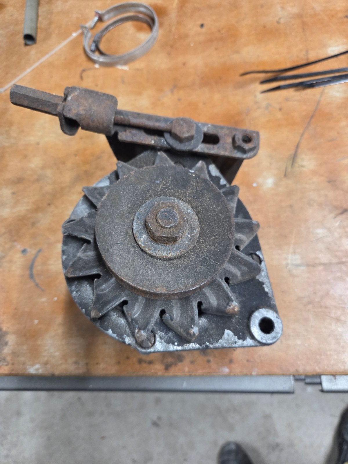 Mercedes dynamo voor 307 /207 bus, Ophalen, Gebruikt, Universele onderdelen