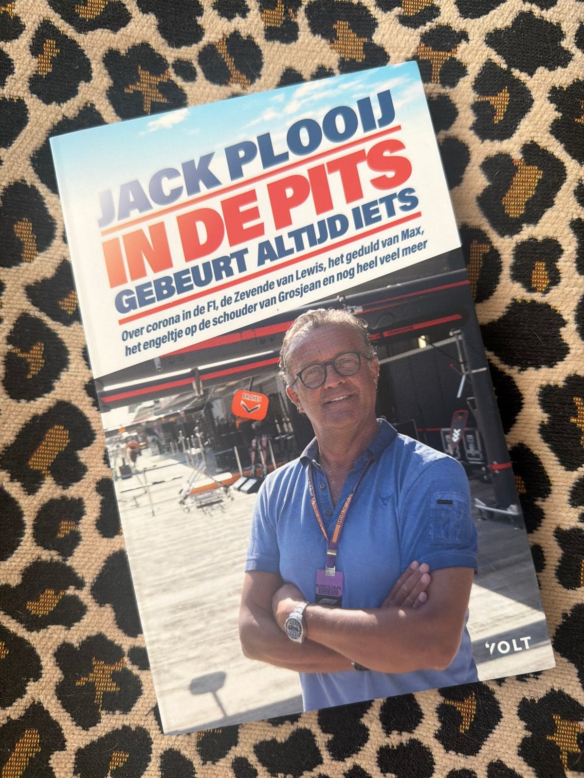 BOEK | Jack Plooij - In de Pits: Gebeurt Altijd Iets, Ophalen of Verzenden, Zo goed als nieuw, Nederland