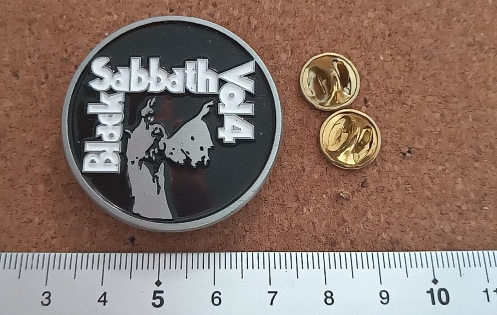 Black Sabbath vol 4 leuke nieuwe pin badge speld Ozzy, Ophalen of Verzenden, Nieuw, Overige typen