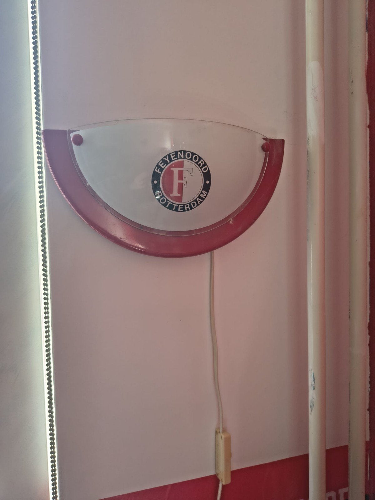 Feyenoord wandlamp - Uniek item voor de echte fan!, Ophalen of Verzenden, Gebruikt, Rood, Glas