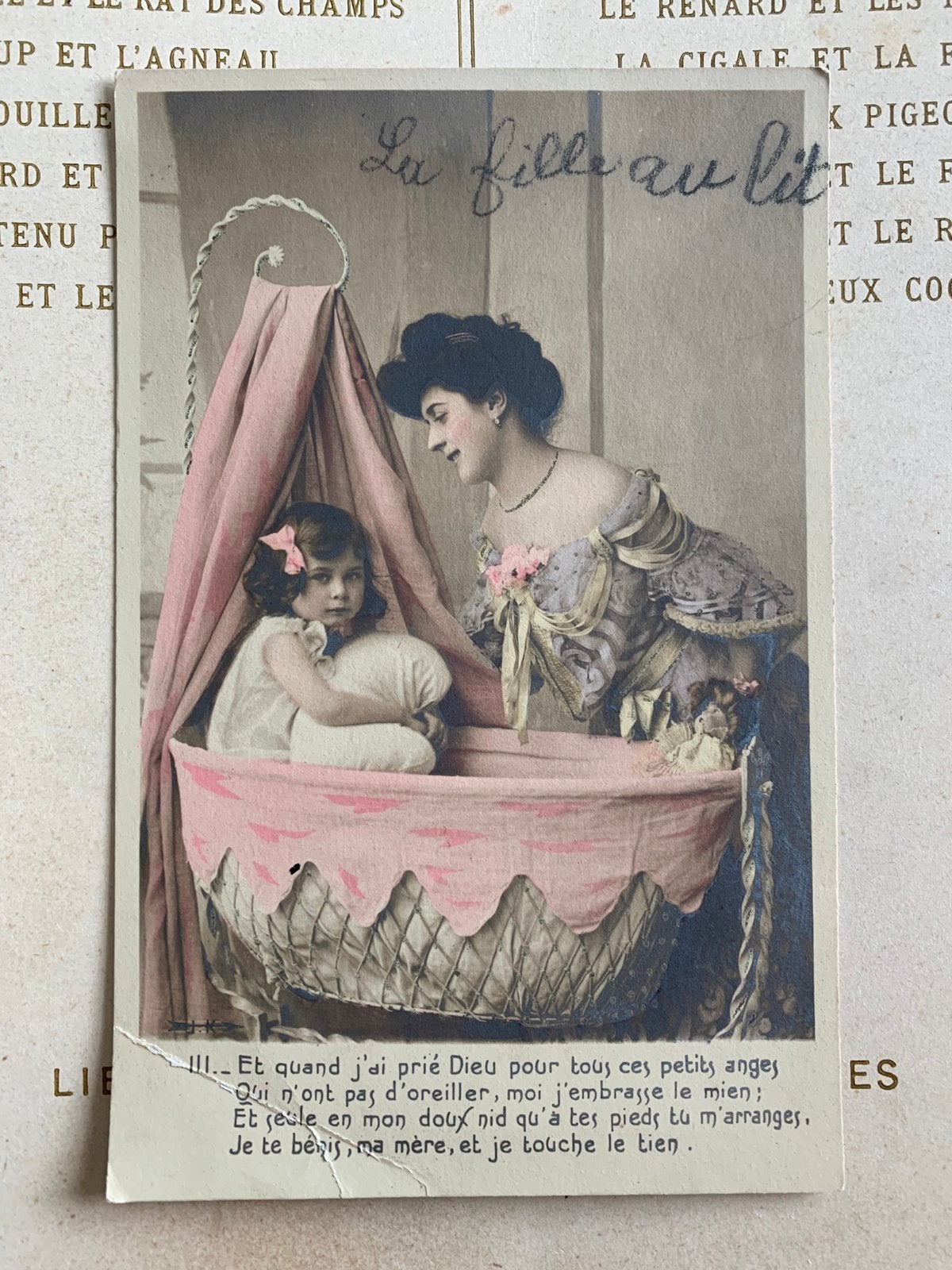 Moeder en dochter - meisje in bed (EL), Ophalen of Verzenden, Voor 1920, Ongelopen, Kinderen