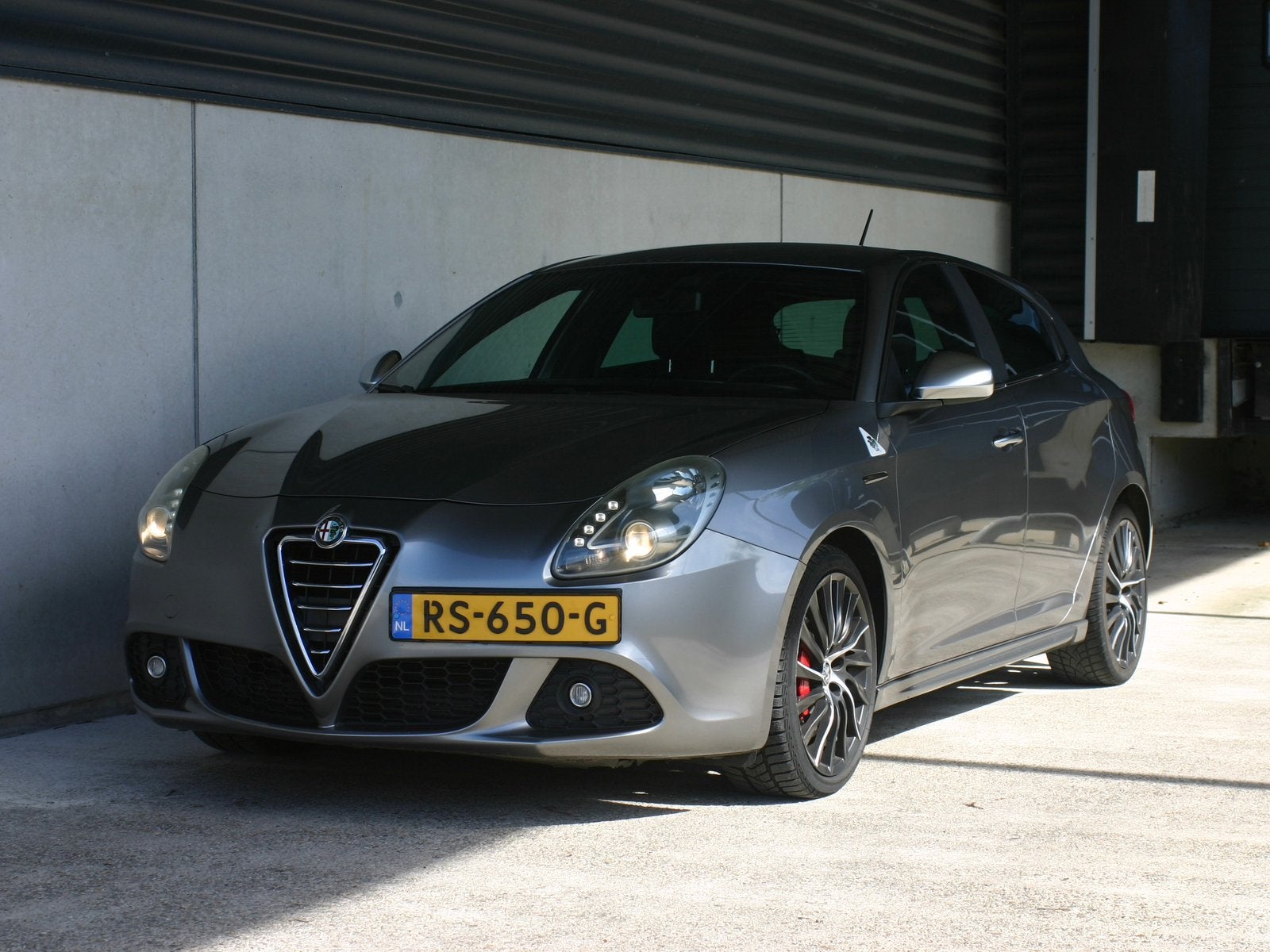 Alfa Romeo Giulietta 1.750 TBI 2011 Grijs, 1295 kg, 4 cilinders, Handgeschakeld, Particulier
