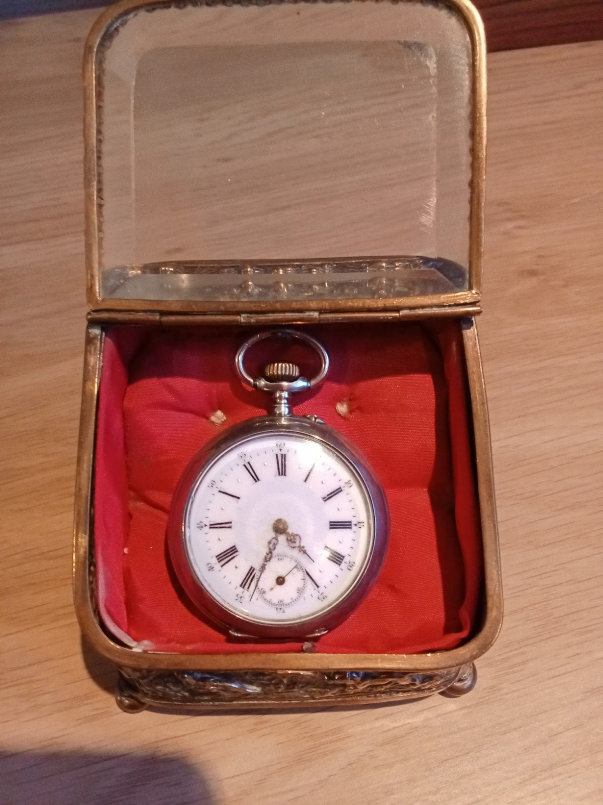 Antiek zilveren zakhorloge met prachtig bewerkt doosje, Overige merken, Zakhorloge, Ophalen of Verzenden, Voor 1900