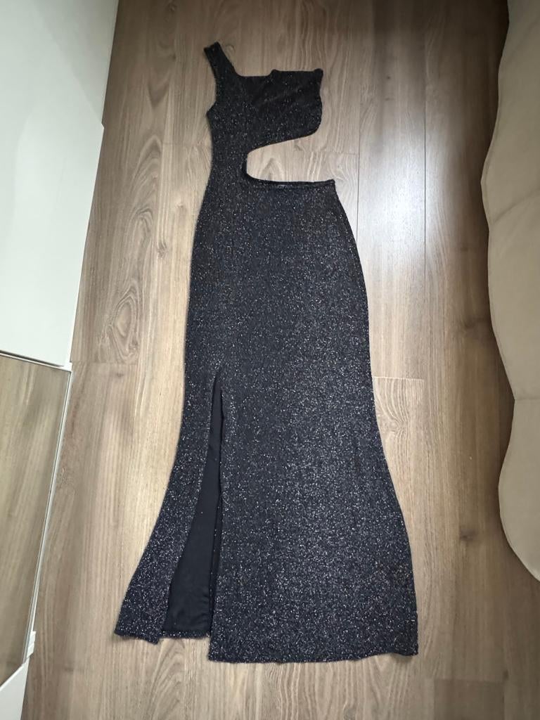 Elegante lange jurk met split en open buik, Ophalen of Verzenden, Zo goed als nieuw, Zwart, Galajurk