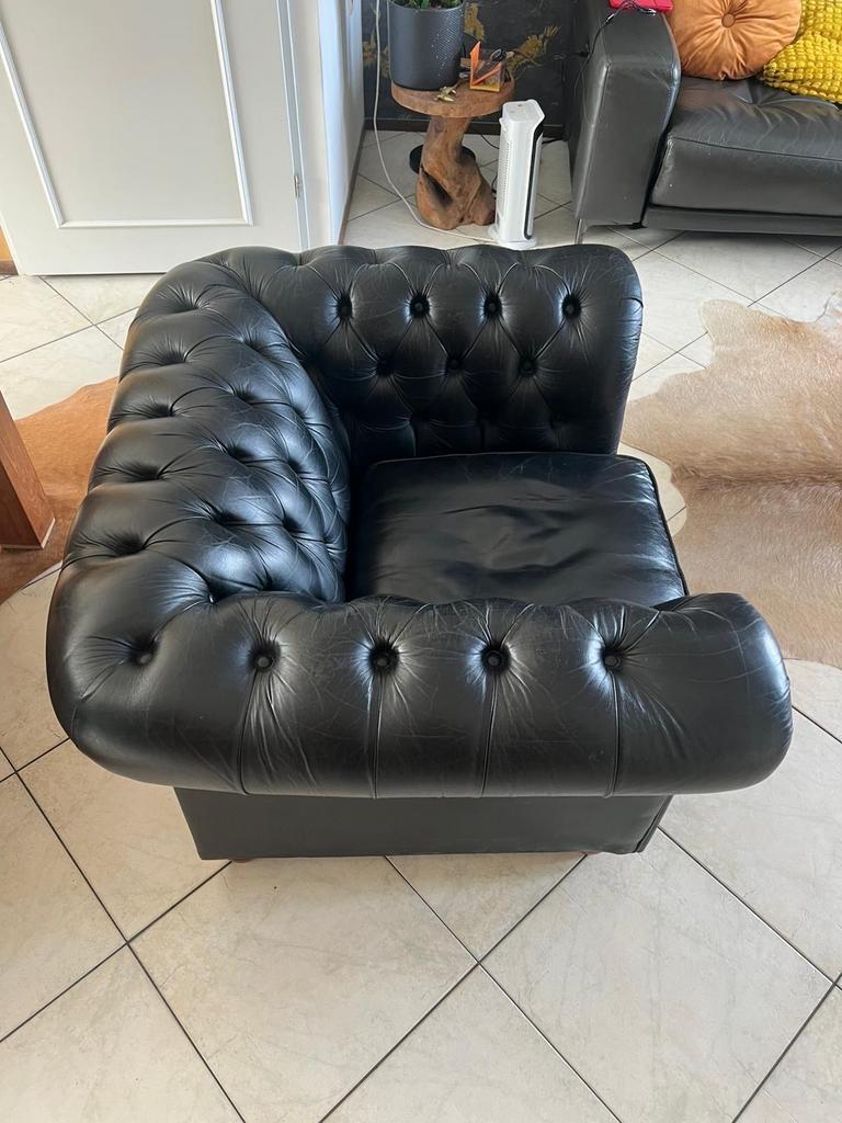 Zwarte tijdloze Chesterfield fauteuil, Huis en Inrichting, Fauteuils, Ophalen, Gebruikt, Chesterfield, 75 tot 100 cm