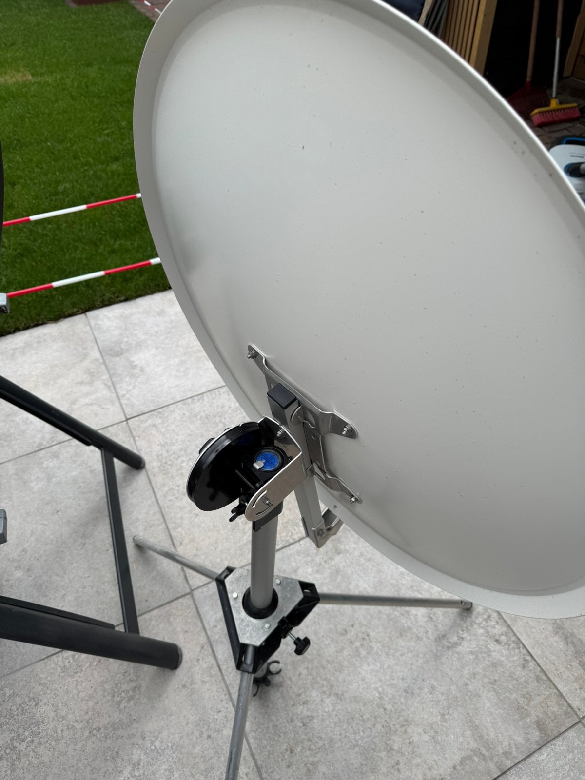 Schotelantenne met toebehoren, Ophalen, Gebruikt