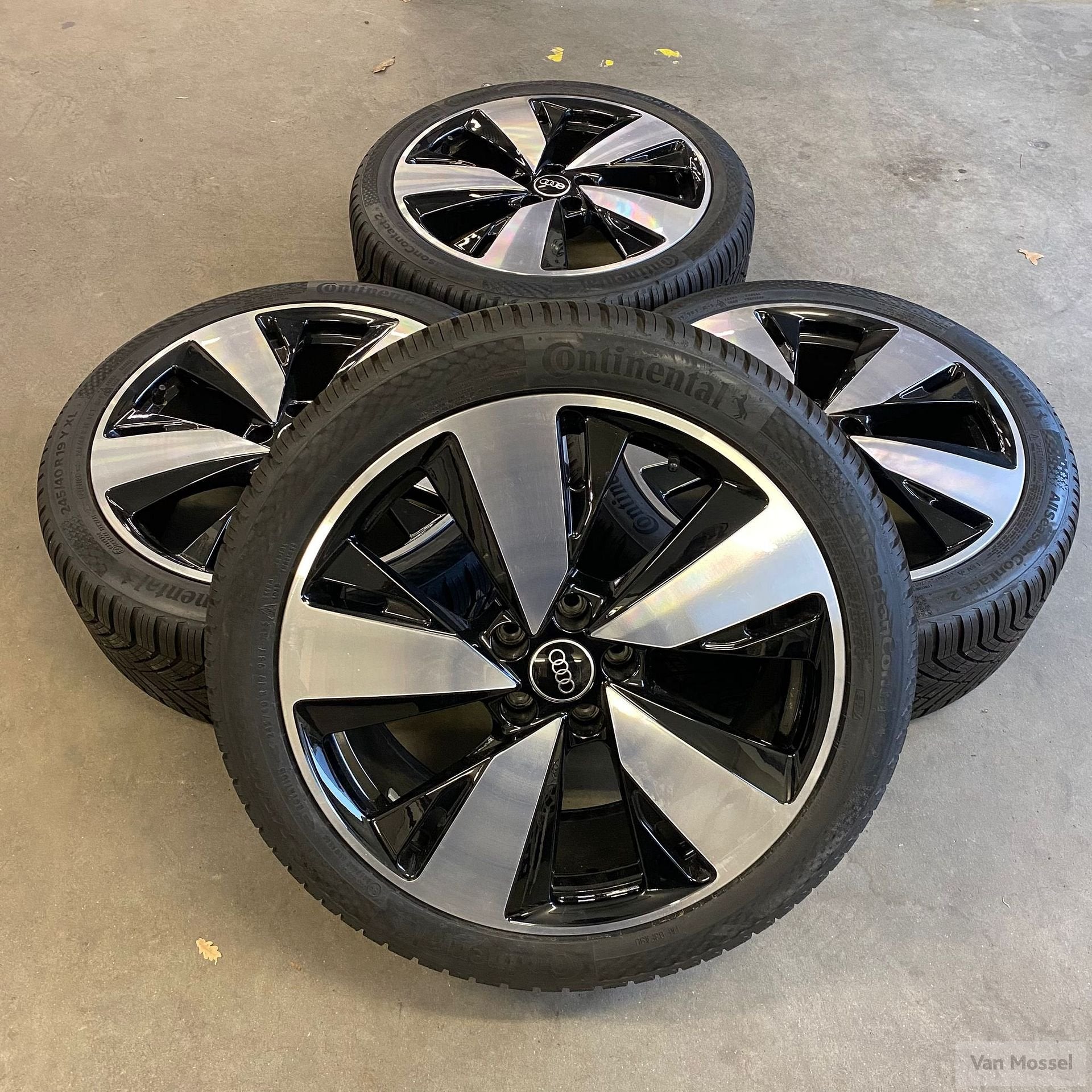 Audi A5 Continental AllSeason Contact 2 245/40/R19 98Y, 19 inch, -, -, Banden en Velgen