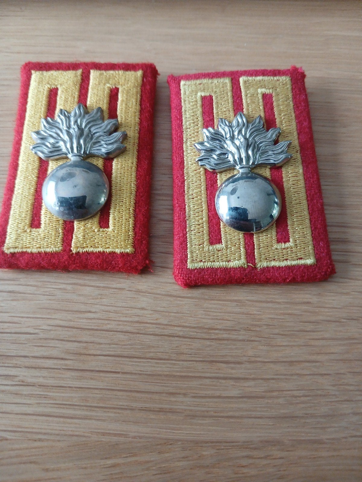 Kraagspiegels Garderegiment Grenadiers en Jagers, Verzamelen, Verzenden, Landmacht, Nederland, Embleem of Badge