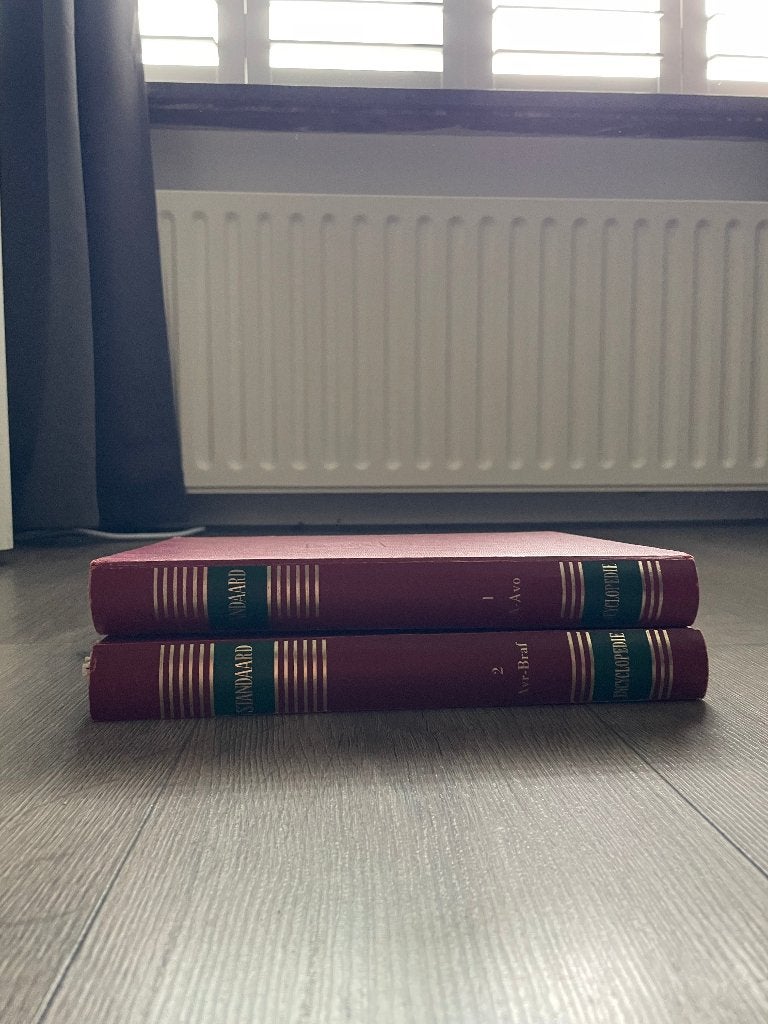 Standaard encyclopedie, eerste twee delen, Ophalen of Verzenden, Gelezen