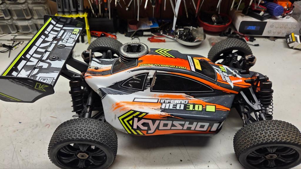 Te koop mooie kyocho inferno neo 3.0, Auto offroad, Ophalen of Verzenden, Zo goed als nieuw, Schaal 1:8