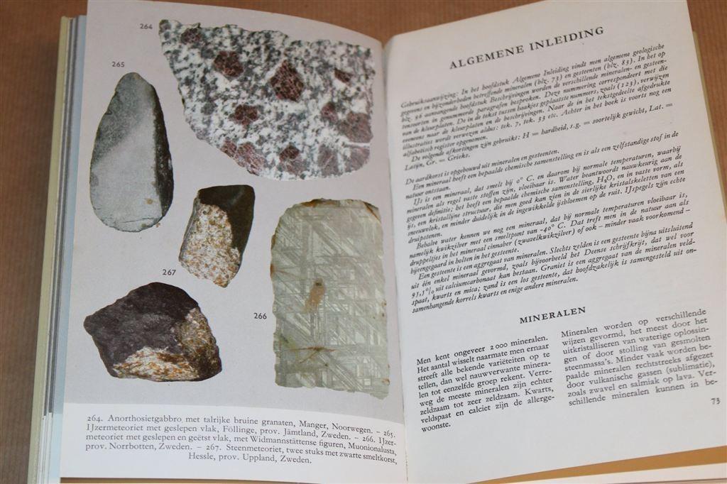 Vintage — Mineralen & Gesteenten [1970] — Rijk Geïllustreerd, Boeken, Natuur, Ophalen of Verzenden, Gelezen