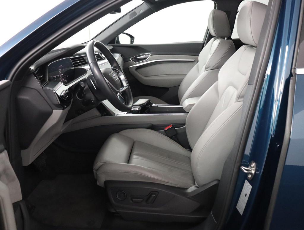 Audi e-tron e-tron 55 quattro advanced Pro Line Plus 95 kWh, Auto's, Audi, Automaat, 131 €/maand, 95 kWh, Blauw
