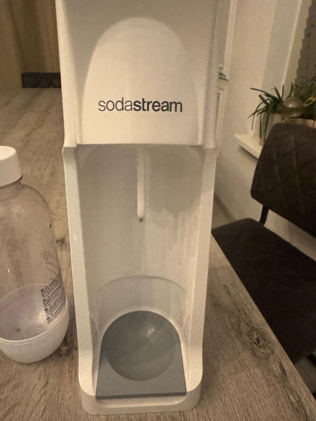 SodaStream met 2 flessen en cilinder, Ophalen of Verzenden, Zo goed als nieuw
