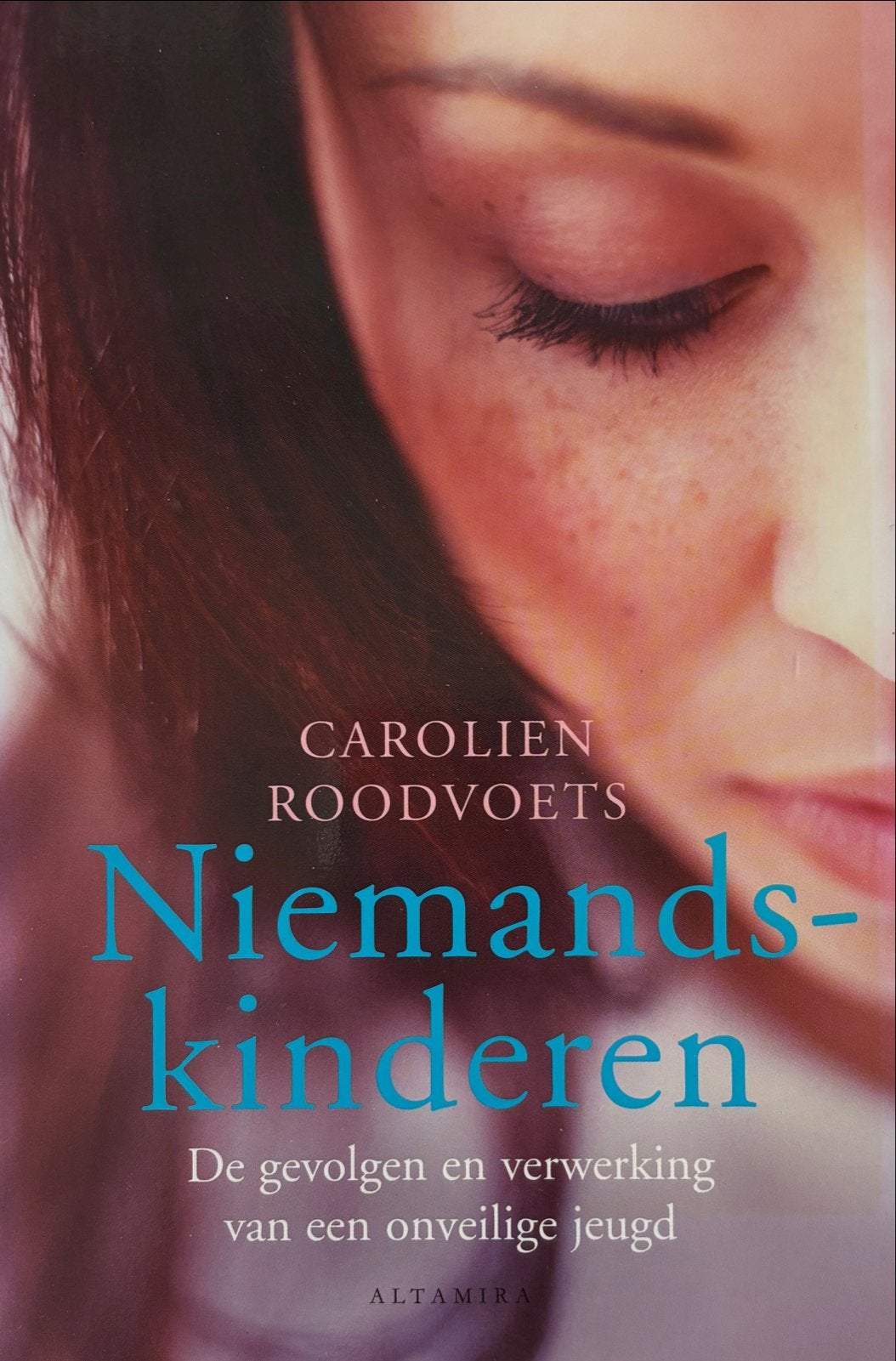 Niemandskinderen - Carolien Roodvoets, Ophalen of Verzenden, Zo goed als nieuw