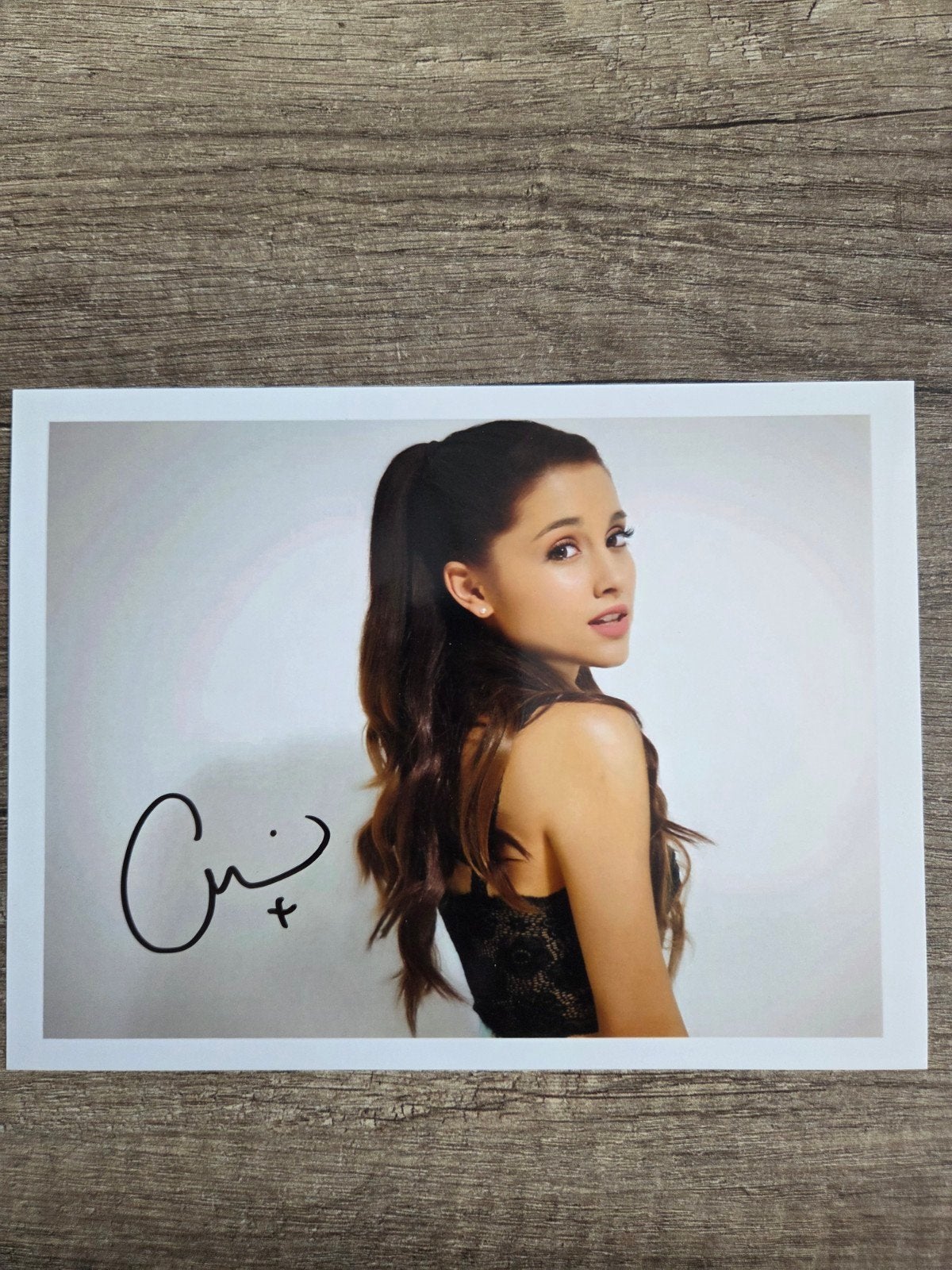 Ariana Grande handtekening, Verzamelen, Ophalen of Verzenden, Zo goed als nieuw, Foto of Kaart, Gesigneerd