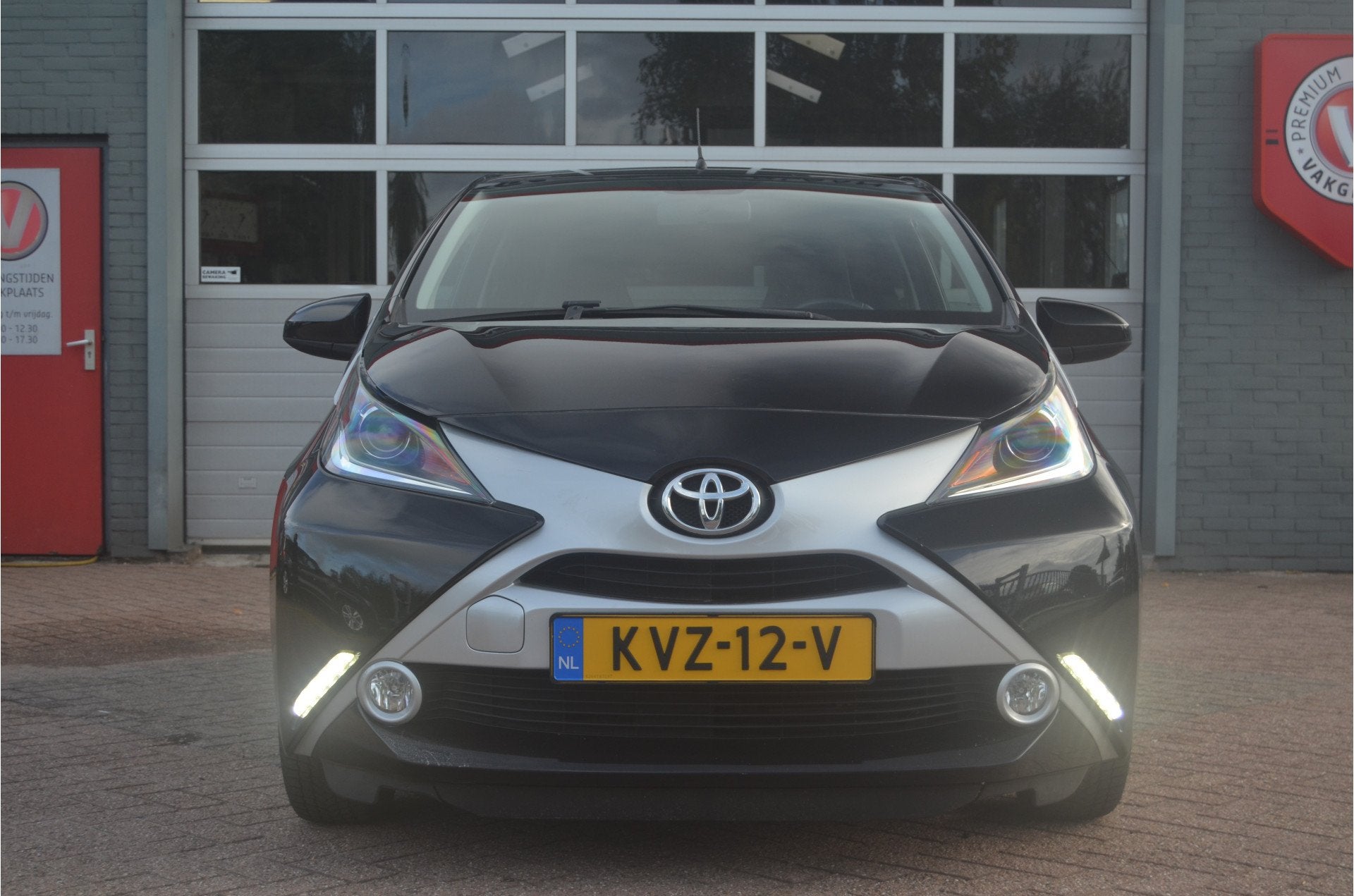 Toyota Aygo 1.0 VVT-i x Leder, Camera, 12 mnd. gar., Voorwielaandrijving, 12 maanden, Gebruikt, Euro 6