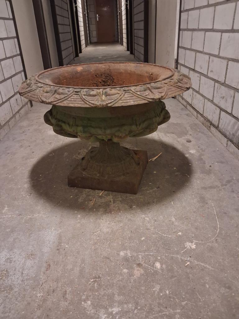 Grote gietijzeren vaas, Tuin en Terras, Tuinvazen, Ophalen