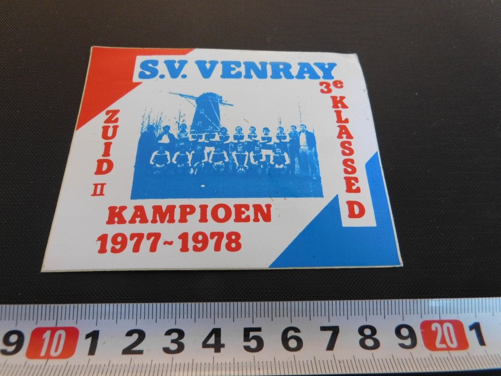 sticker molen SV VENRAY voetbal kampioen 1977-1978 3e kl *, Ophalen, Zo goed als nieuw