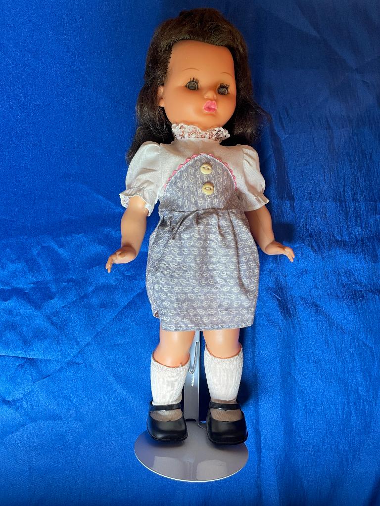 Pop Bella 42 cm., Verzamelen, Poppen, Verzenden, Gebruikt, Pop