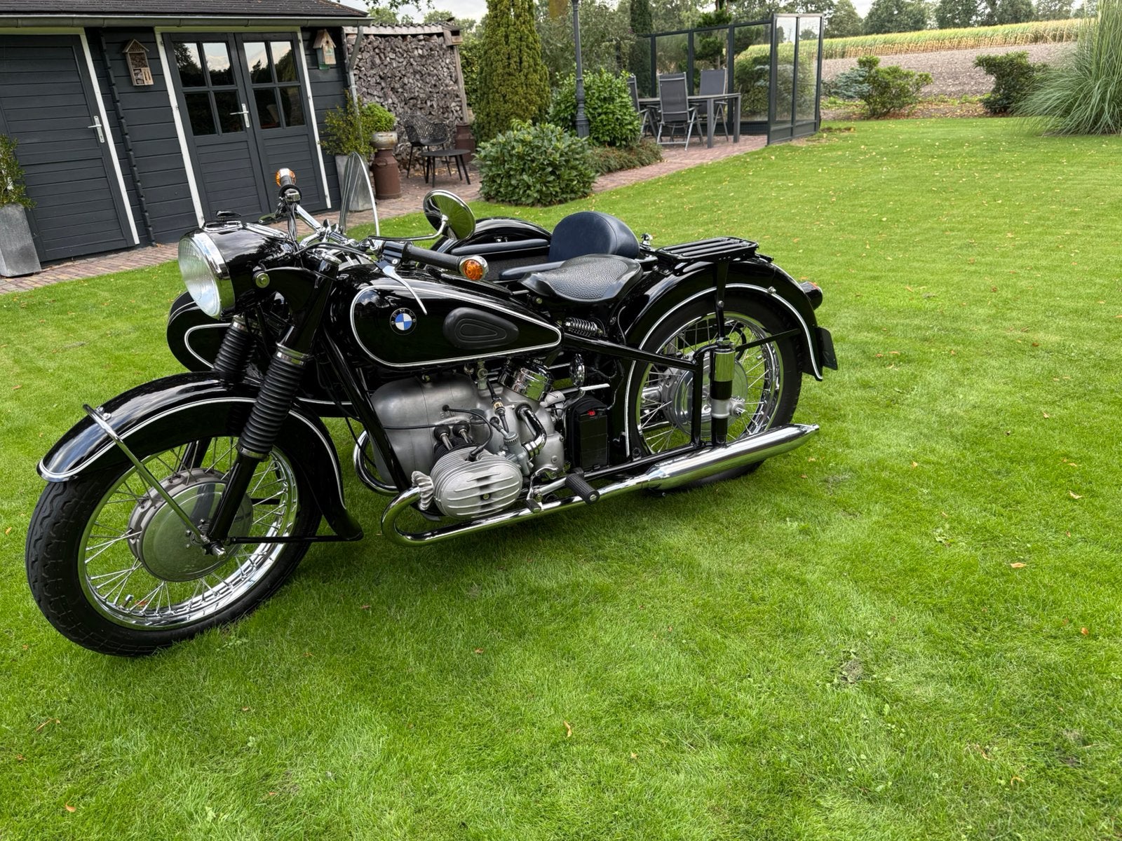 Foto 2 van BMW R67/2 zijspan – concoursstaat - ex Politie Zutphen