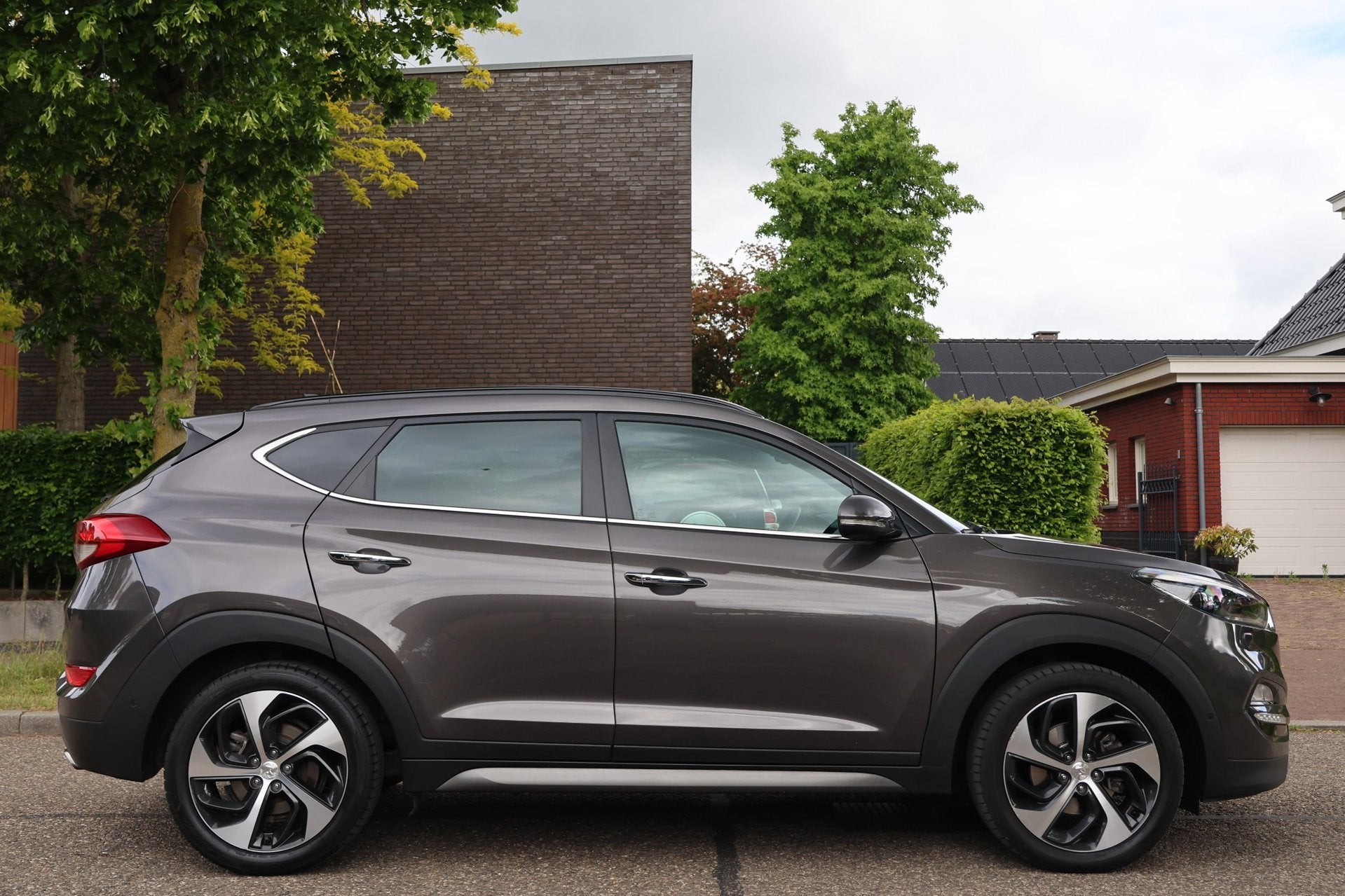 Hyundai Tucson 1.6 T-GDi Premium 4WD | AUTOMAAT | PANO | NAV, Auto's, Dealer onderhouden, Gebruikt, 4 cilinders, Bruin