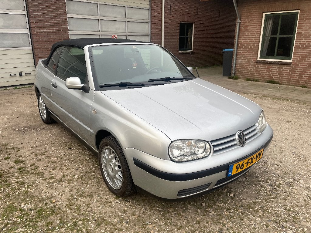Volkswagen Golf 1.8 Cabriolet 55KW 2000 Grijs, Auto's, Volkswagen, Stof, 74 pk, 4 cilinders, Cabriolet