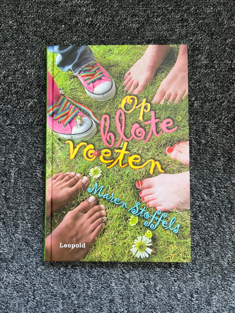 Op blote voeten - Maren Stoffels, Maren Stoffels, Ophalen of Verzenden, Zo goed als nieuw, Fictie