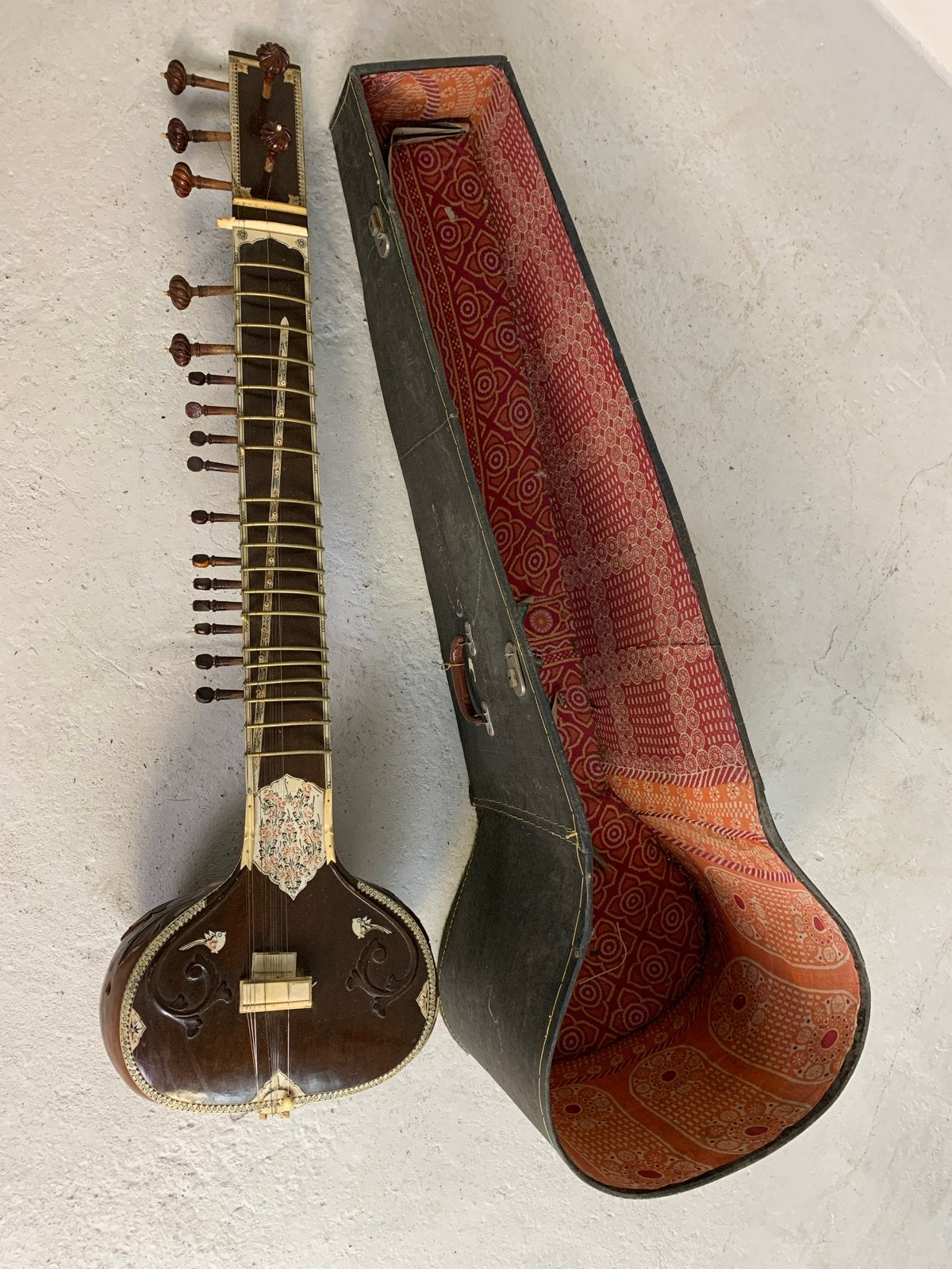 Antieke Sitar met koffer - Restauratieproject, Muziek en Instrumenten, Snaarinstrumenten | Overige, Ophalen, Gebruikt, Overige typen