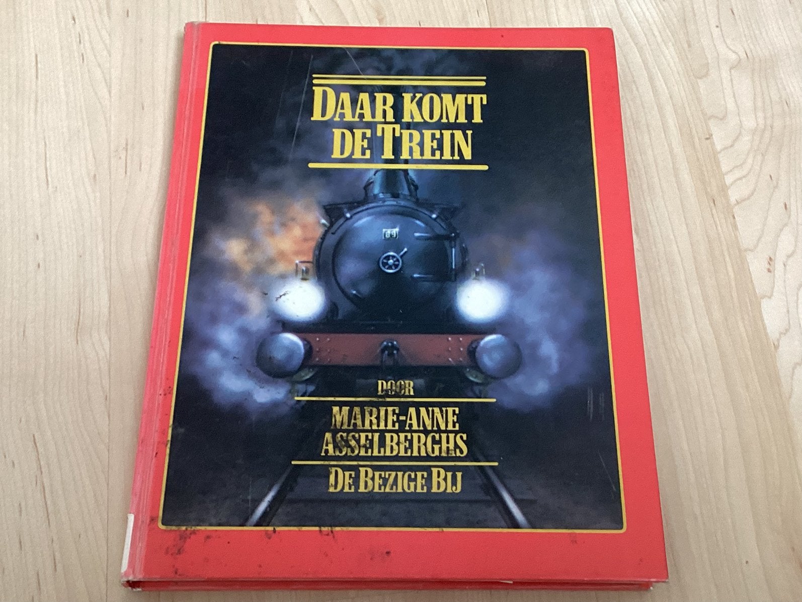 Daar komt de trein .., Hobby en Vrije tijd, Modeltreinen | H0, Ophalen of Verzenden, Gebruikt, Boek, Tijdschrift of Catalogus