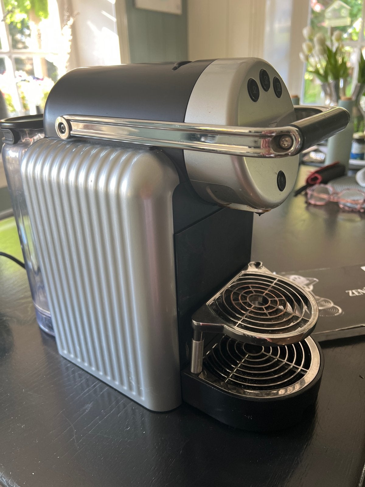 Nespresso Zenius Koffiemachine - Zilver/Zwart, Gebruikt, Espresso apparaat, Ophalen of Verzenden, 1 kopje