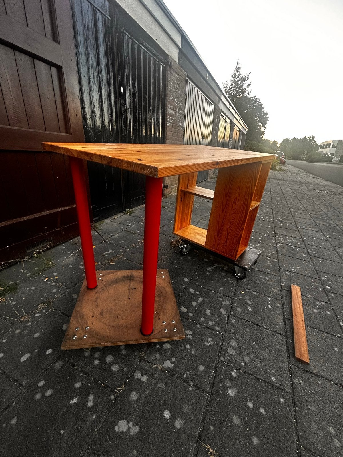 Stevig houten bureau tiener model., Ophalen, Opbergruimte, Gebruikt, Hout