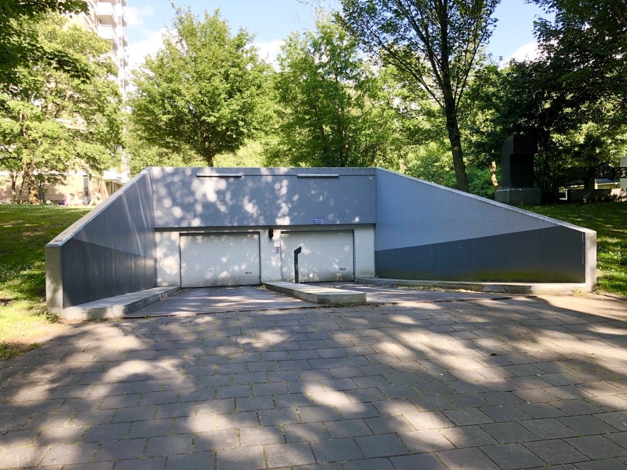 Overdekte parkeerplaats te huur Adam West, Huizen en Kamers, Garages en Parkeerplaatsen, Amsterdam
