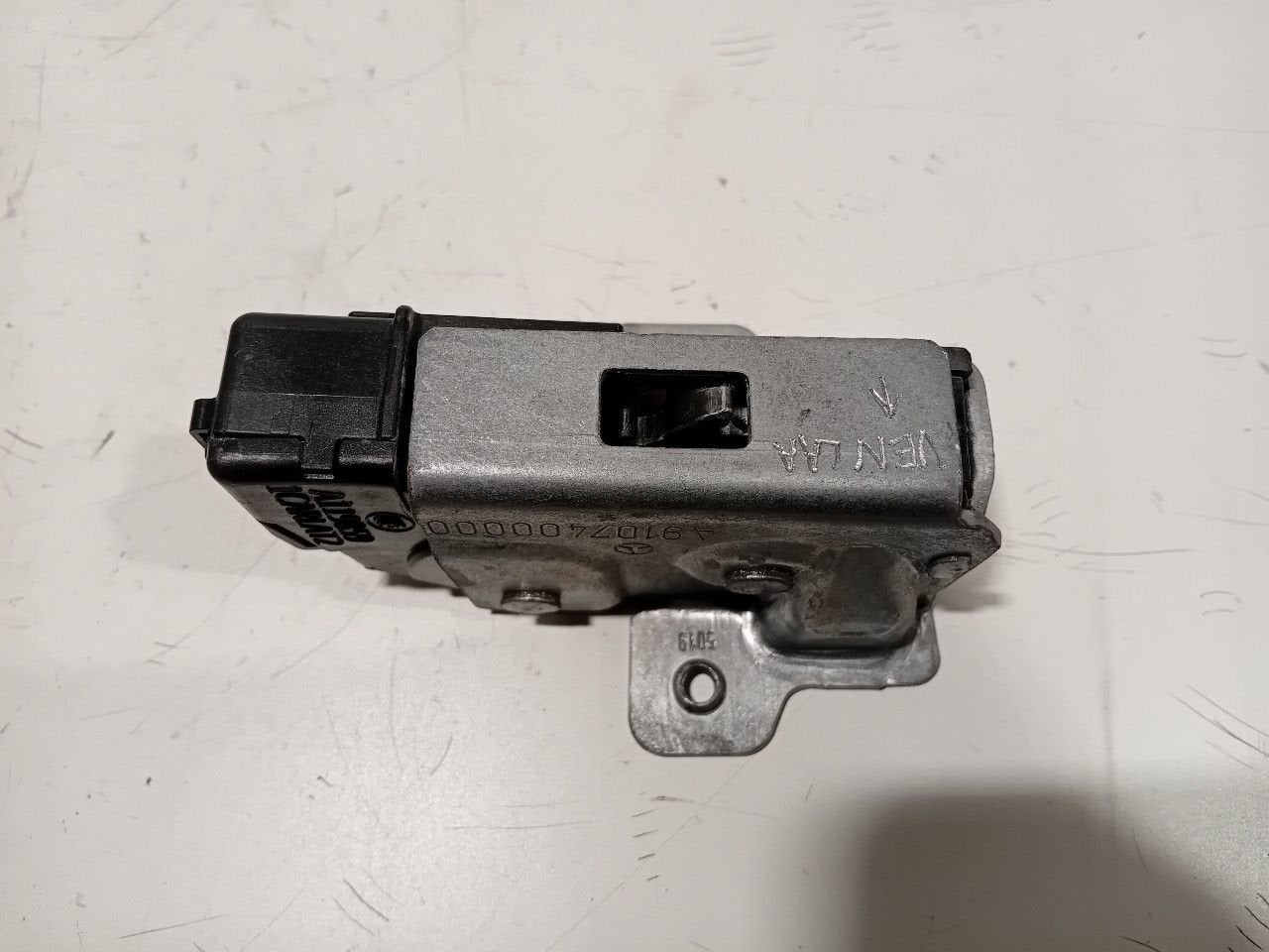 Slot mechaniek kofferdeksel achterklep Mercedes-Benz Sprinte, Onderdelen@venauto.nl, Van der Ven Autorecycling B.V., Gebruikt