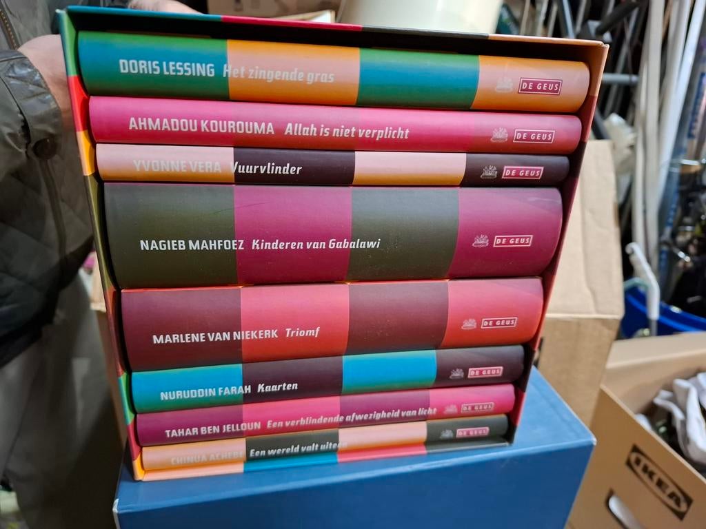 AfriCanon boekenbox met 8 romans, Ophalen of Verzenden