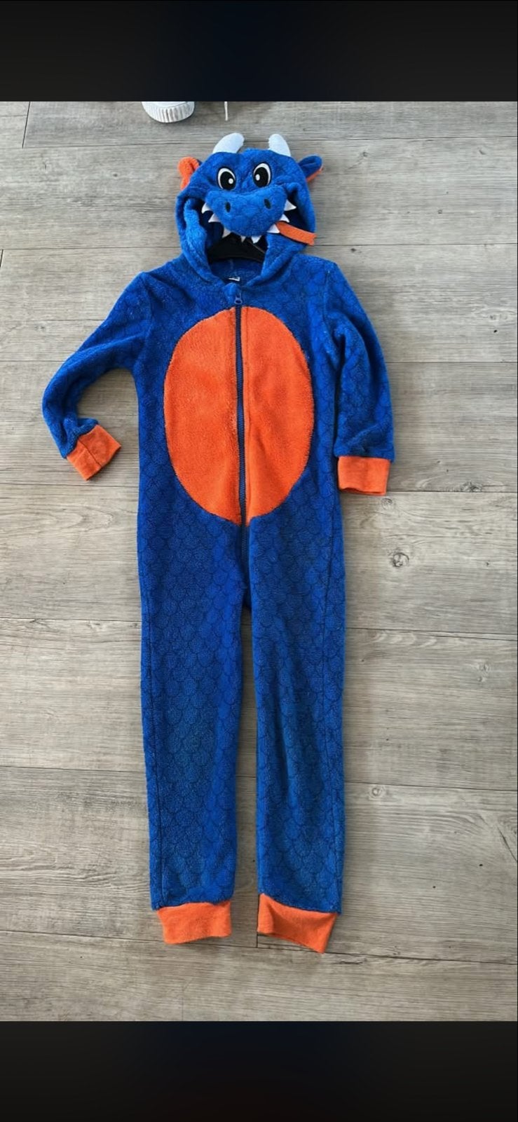 Leuke draken onesie maat 98/104, Kinderen en Baby's, Ophalen of Verzenden, Gebruikt, Jongen of Meisje, Nacht- of Onderkleding