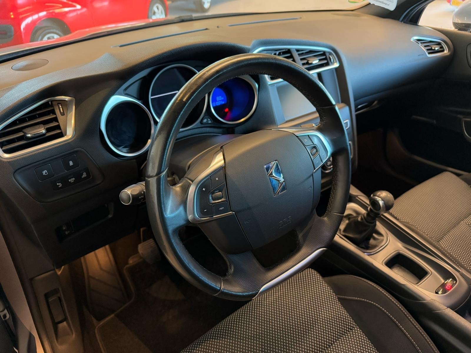 DS 4 1.2 PureTech CHIC/APPLE CARPLAY/CLIMA AIRCO/NAVIGATIE/L, Stof, 1199 cc, Met garantie (alle), Bedrijf