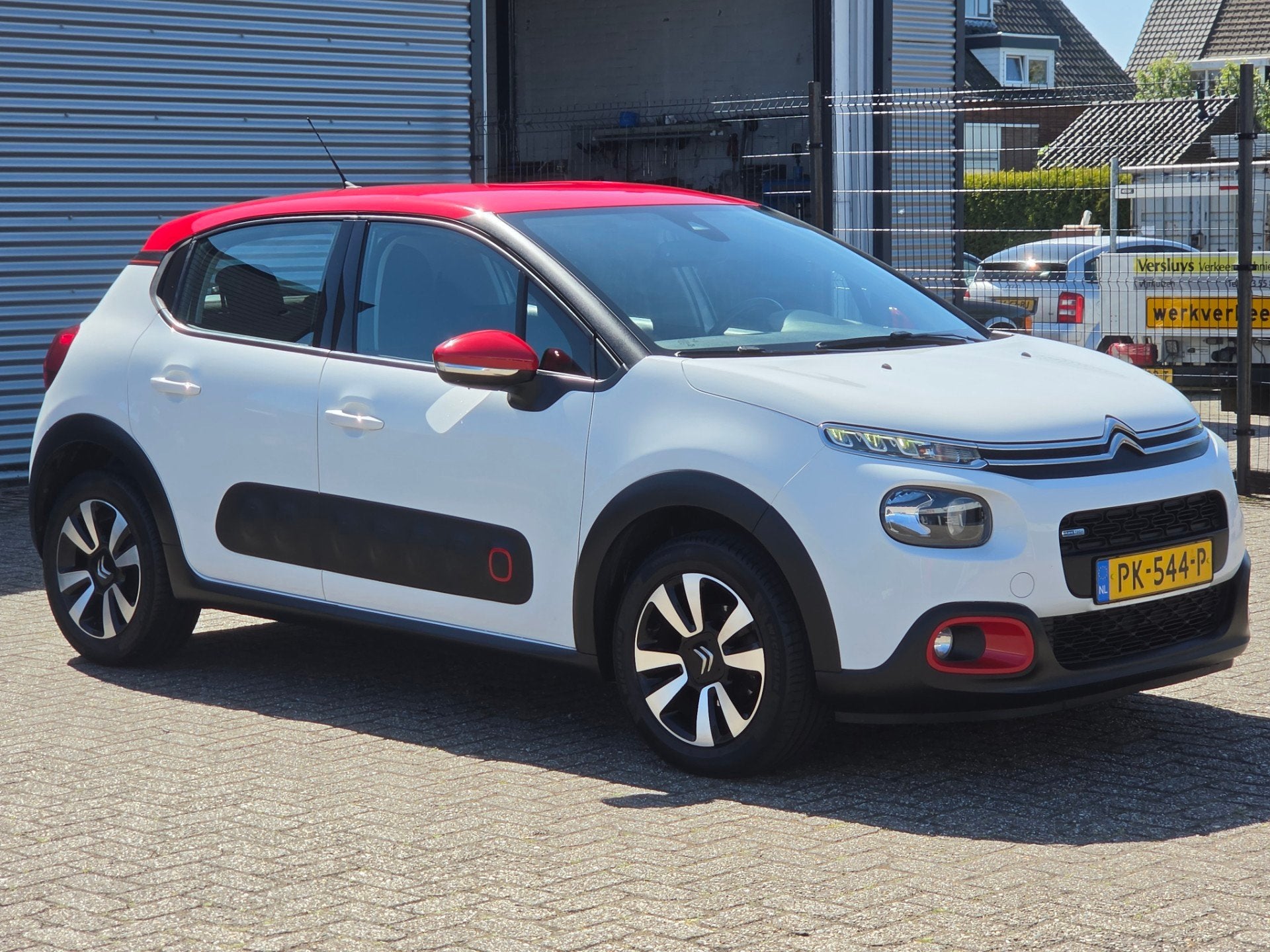 Foto 3 van Citroen C3 1.2 PureTech Shine New D-Riem Camera Carplay Stoe