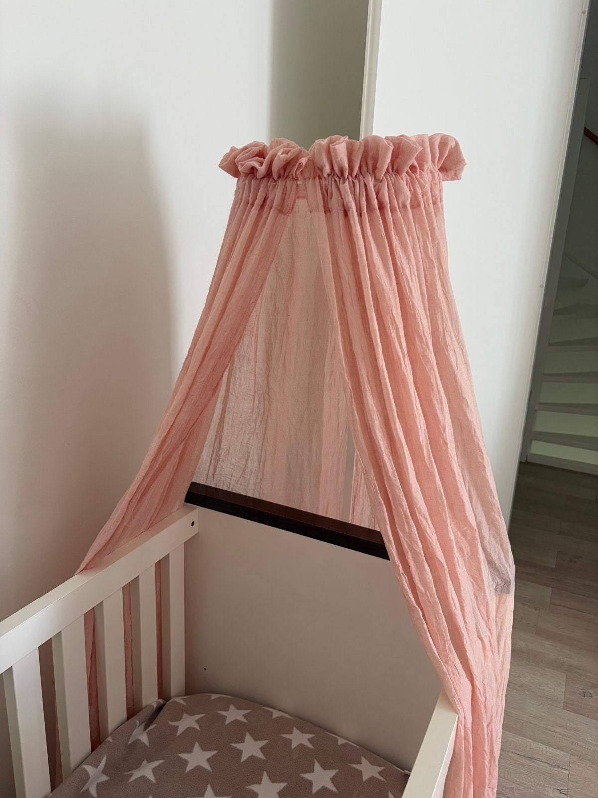 Roze Jollein Hemeltje/Sluier voor Babybedje (met Standaard), Ophalen, Gebruikt, 140 tot 160 cm, 100 cm of meer