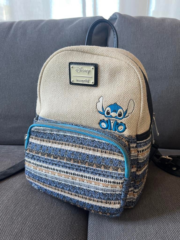 Loungefly Stitch Hawaï Rugzak - Geborduurd Design, Sieraden, Tassen en Uiterlijk, Tassen | Rugtassen, Overige merken, Minder dan 30 cm