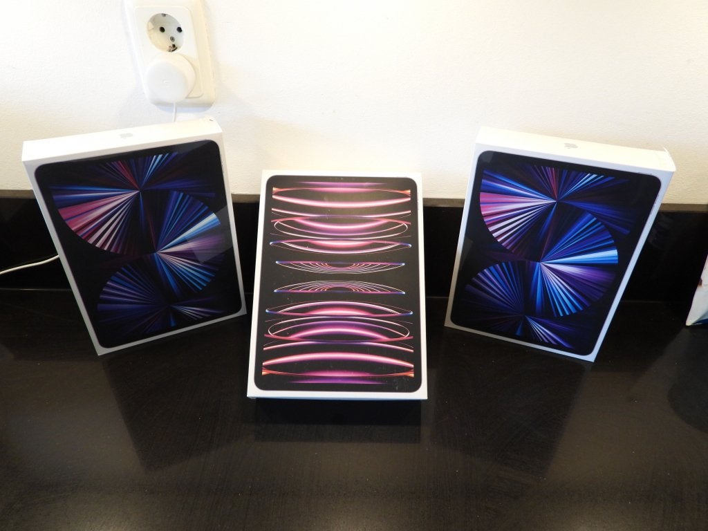 A2377,  iPad Pro 11 inch, M1, 128GB, Space Grey, Apple, Amsterdam, 11 inch, Refurbished