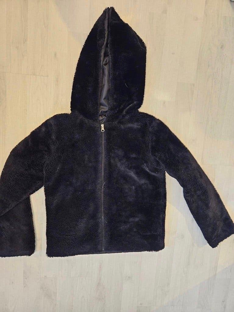 Zwart teddy jasje met capuchon maat 146, Meisje, Ophalen of Verzenden, Zo goed als nieuw, Onbekend
