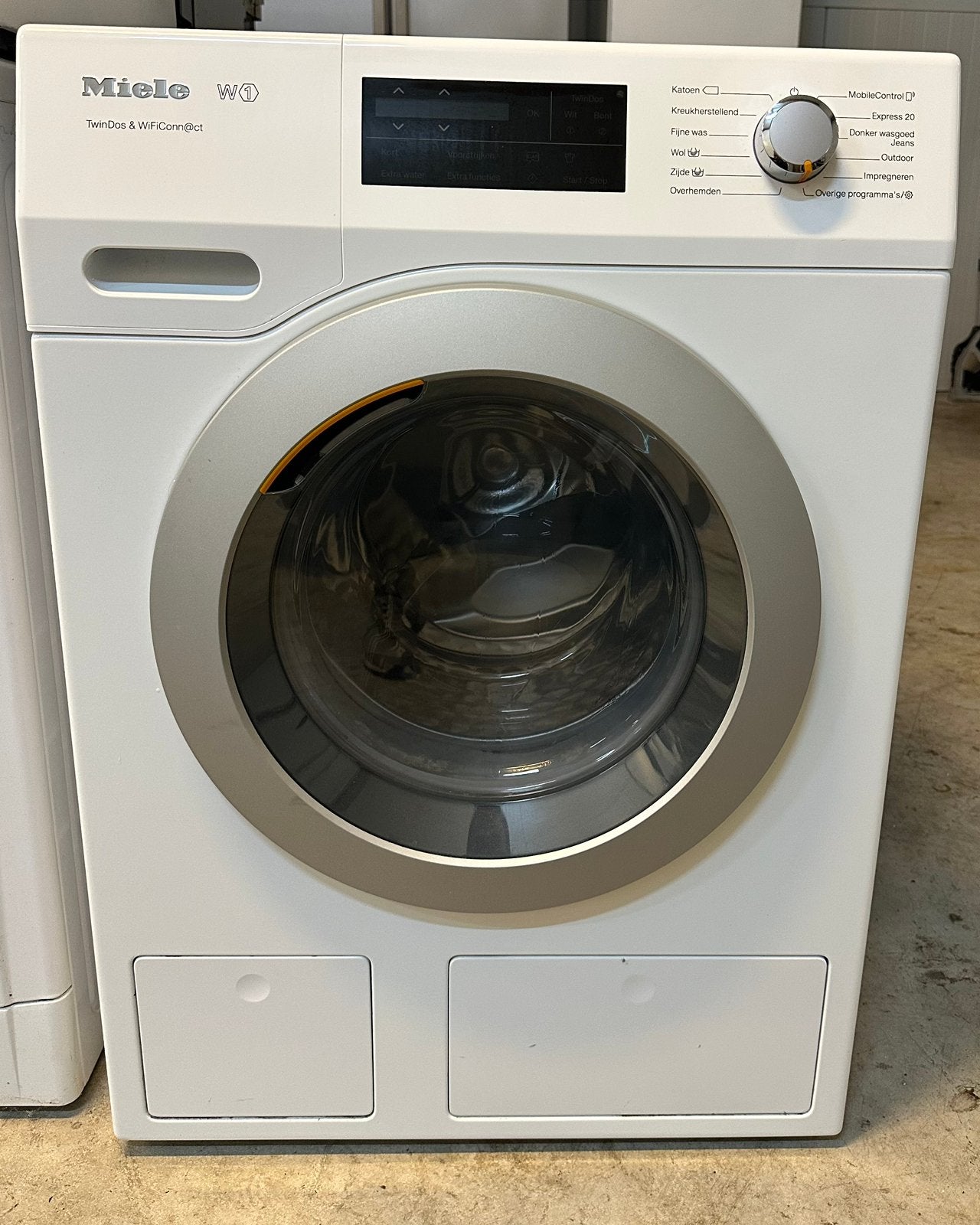 Miele W1, Ophalen, 8 tot 10 kg, 85 tot 90 cm, 1600 toeren of meer