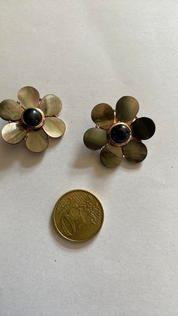 Mooie vintage oorbellen parelmoer, zwart met clip, Ophalen of Verzenden, Zo goed als nieuw, Goud, Overige materialen